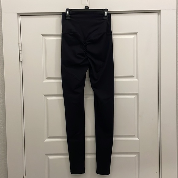 ABS2B Black scrunch butt leggings size small - Picture 4 of 6